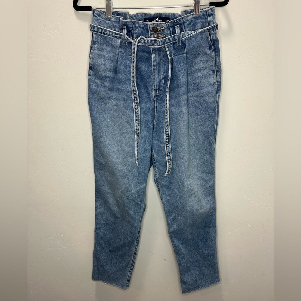 Hollister Curvy Ultra High-Rise Mom Jean Vintage Stretch with Belted Waist sz 27